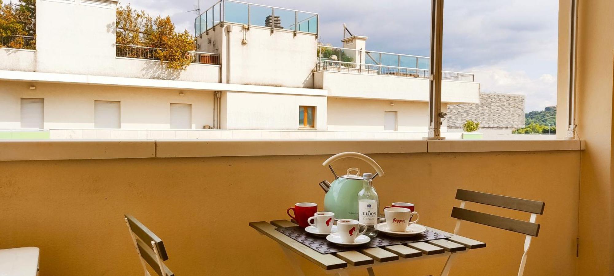 Spacious & Bright & Parking, In With Private Parking Garage - 2 Bedrooms & 2 Bathrooms - Just Few Minutes Walking From Historic Center Appartement