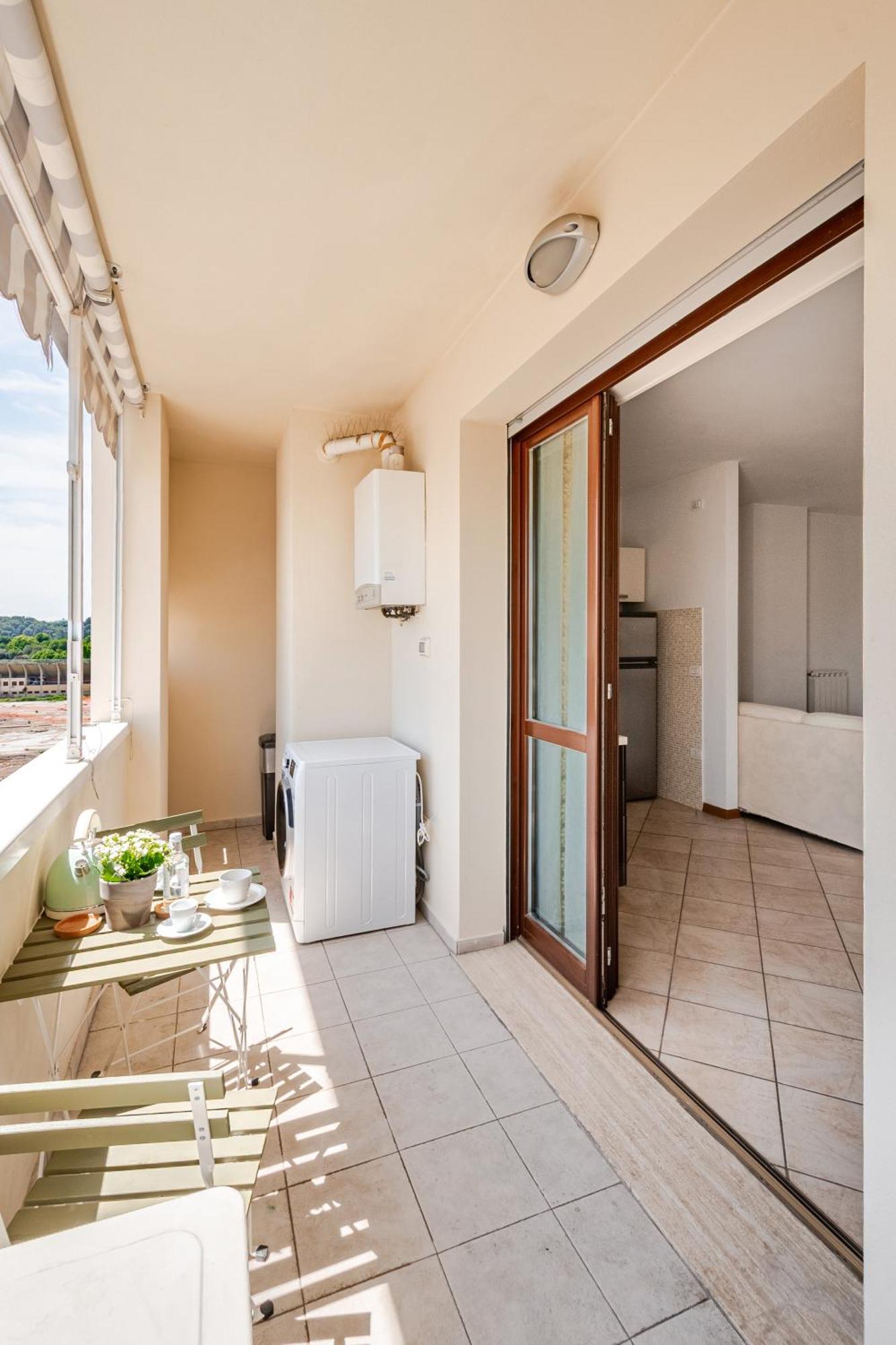 Spacious & Bright & Parking, In With Private Parking Garage - 2 Bedrooms & 2 Bathrooms - Just Few Minutes Walking From Historic Center Appartement